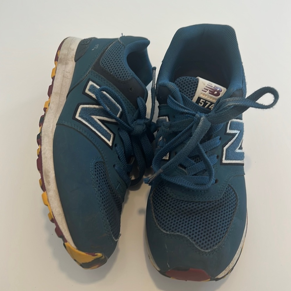 New Balance boys size 4.5 sneakers